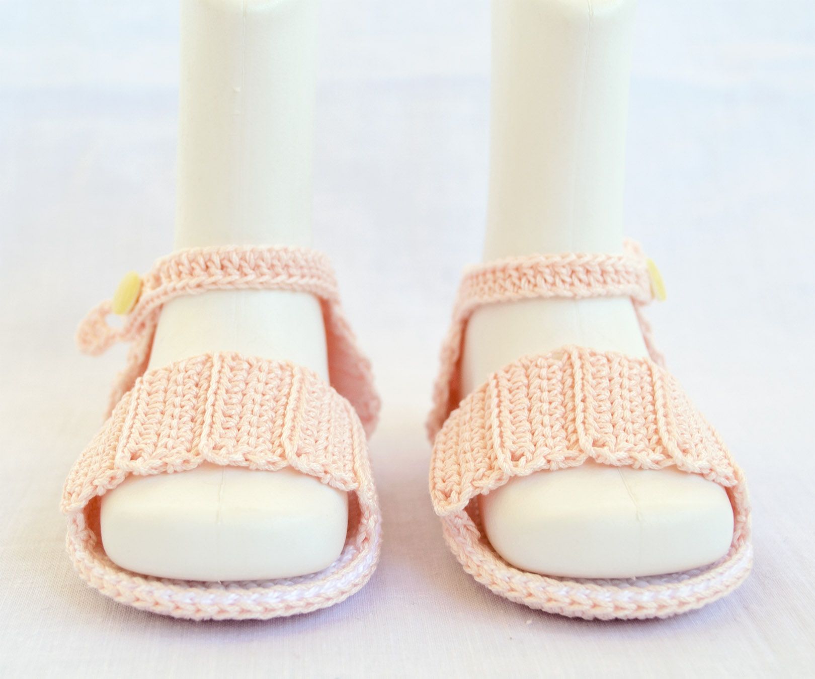 Sandalias bebe ganchillo crochet rosa recien nacido
